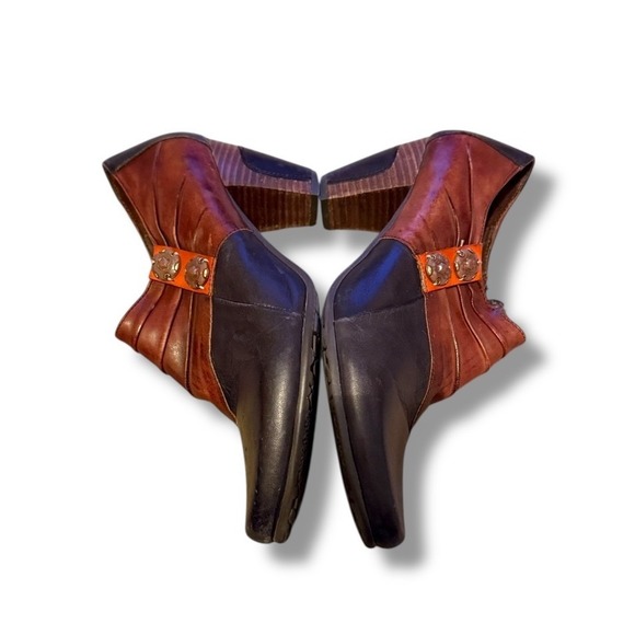 L'Artiste Spring Step Joella‎ Shoes Size 39 Brown Leather Heels Button Detail - Picture 4 of 13